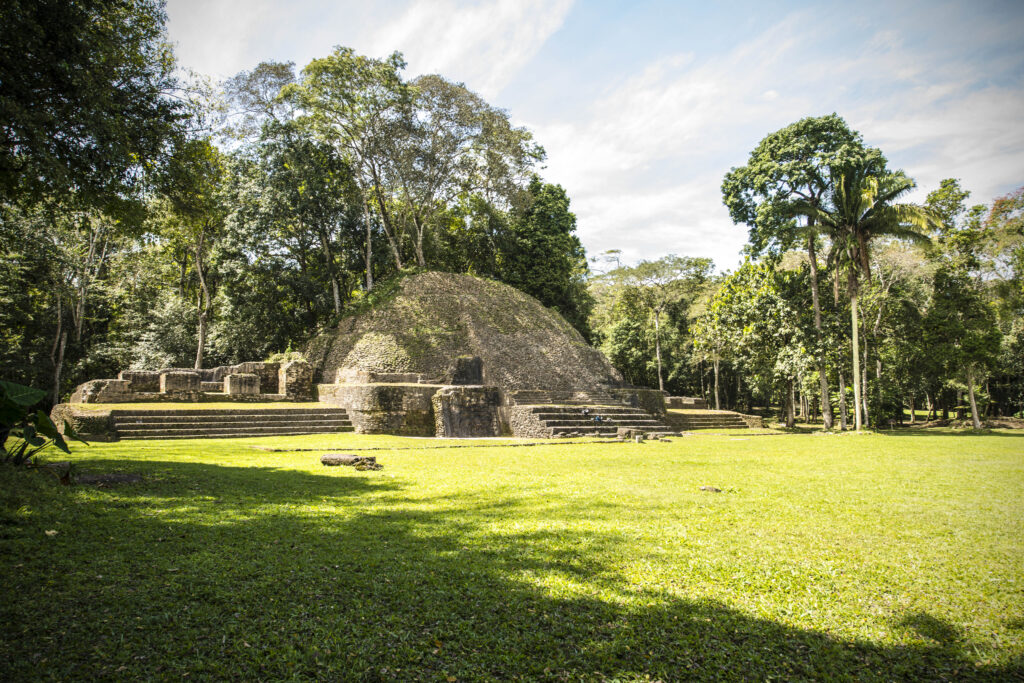 Descubierta tumba primer gobernante de Caracol