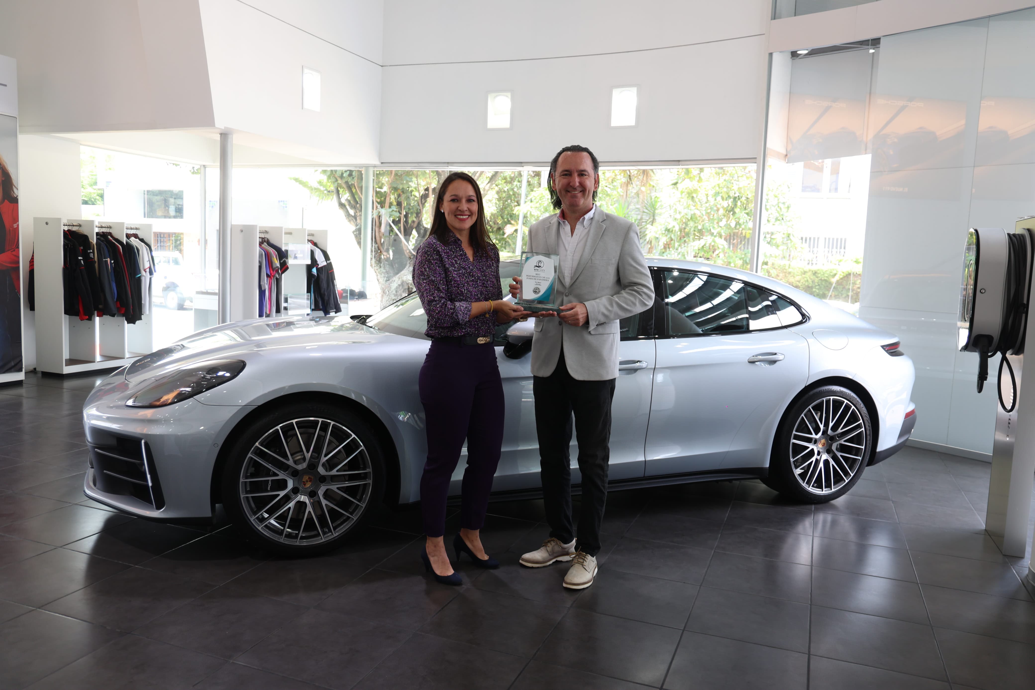 El Auto que Redefine el Lujo: Panamera 2025 Gana el WWCOTY